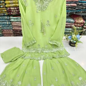 Girls 3pc ghrara outfit Size: 26---36