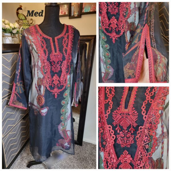 Limelight brand, embroidered double layered organza, and print shirt Size: Medium 